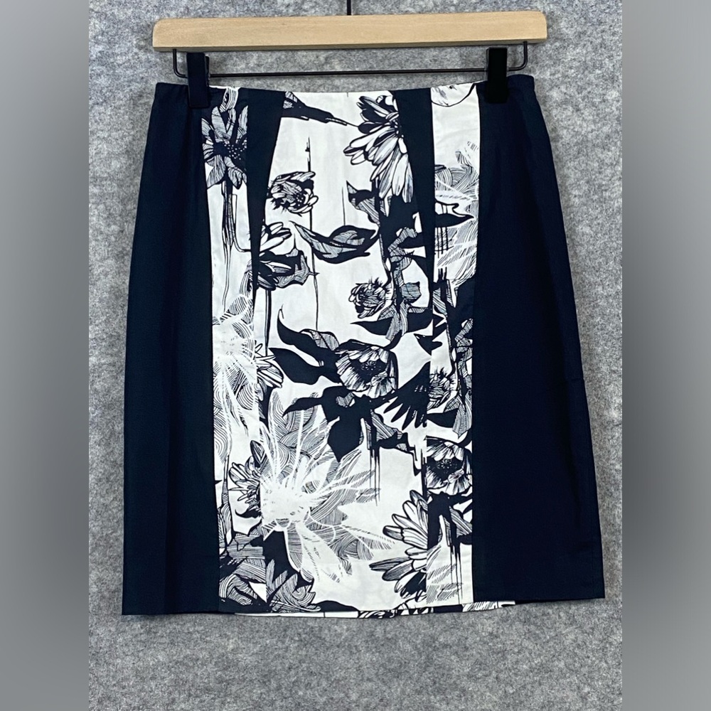 Karen‎ Millen Pencil Skirt Size 4 Black White Floral Back Zip Lined Elastane